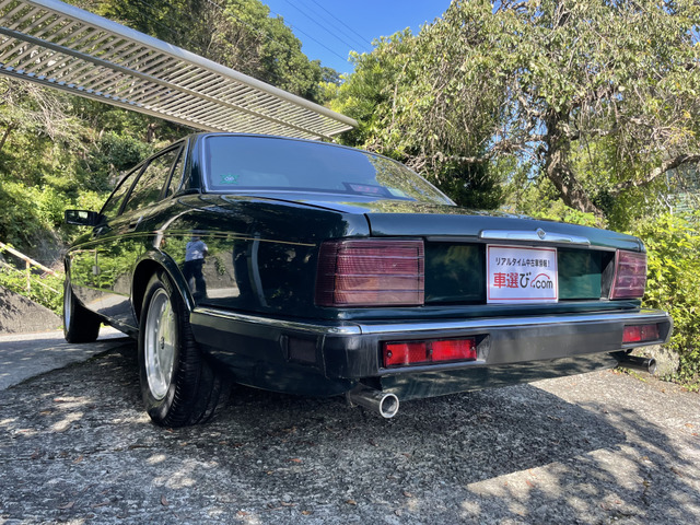 ジャガー XJ XJ6-3.2 40型/丸型4灯ライト/革×布シート