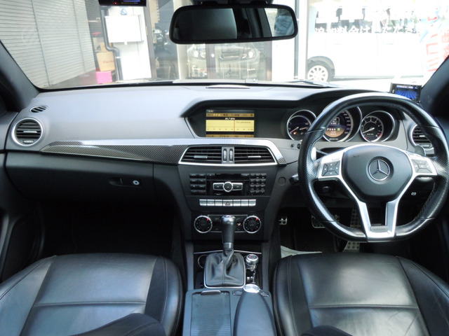 黒革シートで高級感もあります!