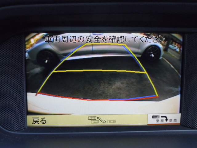 バックカメラも有りますので後方の安全確認も出来ます!