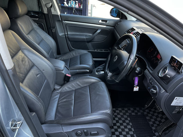 �N���[�����{���ꂽ���b�y��(�|�^)�O����������V���^�̃t�����g�f�U�C���������ƂȂ�܂��B