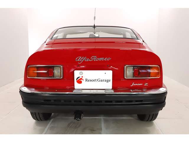 1975�N�܂ł�1300��1108��A1600��402�������{�ւ͐V�ԓ����ɂ͓����̃f�B�[���[�A�ɓ����I�[�g���T���v���I�ɏ����A�����������ƂȂ��Ă���܂��B