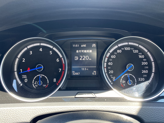 走行距離は32,000kmでアフター保証も別途加入出来ますので、お気軽にお問い合わせ下さい★