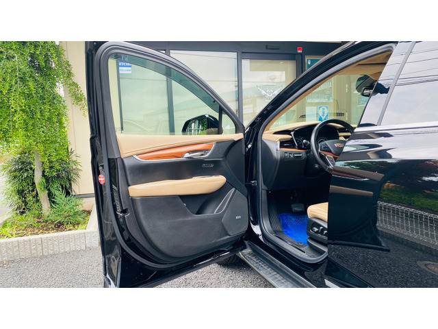 �^�]�ȃh�A��