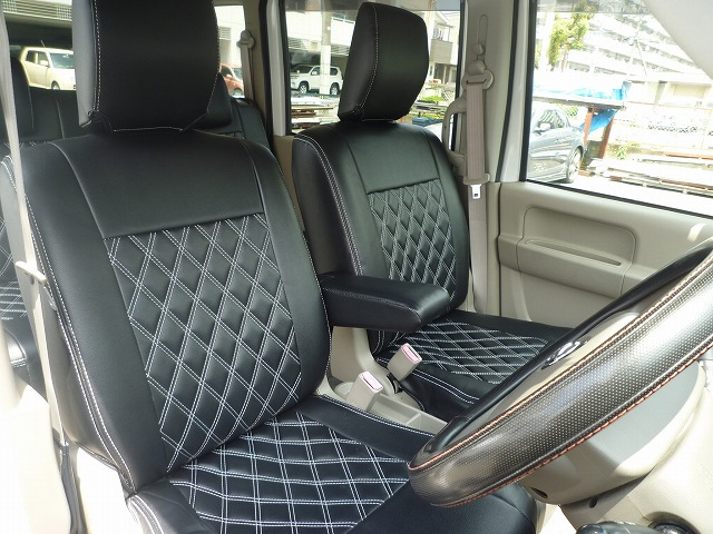 �V�[�g�J�o�[�͂قڐV�i�ł��B