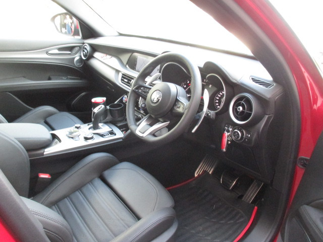 ステルヴィオ2.2 ターボ ディーゼル Q4 ヴェローチェ 4WD