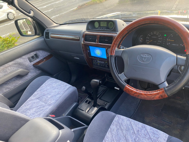 ランドクルーザープラド3.0 TX ディーゼル 4WD
