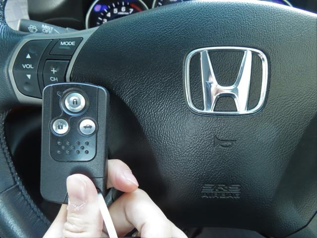 �X�}�[�g�L�[�Ȃ献���|�P�b�g��J�o���ɓ���Ă����Ă����q�ɋߕt���A�������̓h�A�m�u�ɐG��邾���Ńh�A���J���܂�!�ו��Ŏ肪�ӂ������Ă���Ƃ��ȂǂɂƂĂ��֗��ł���ˁ�