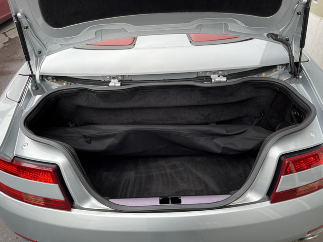 トランクはほぼ使用感ございません