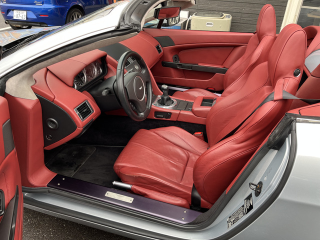 非日常を体験して頂ける素敵なカラーの内装です。