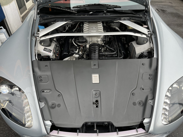 一台一台非常に丁寧に時間をかけて組み上げていくメーカーです。まさに芸術品です。