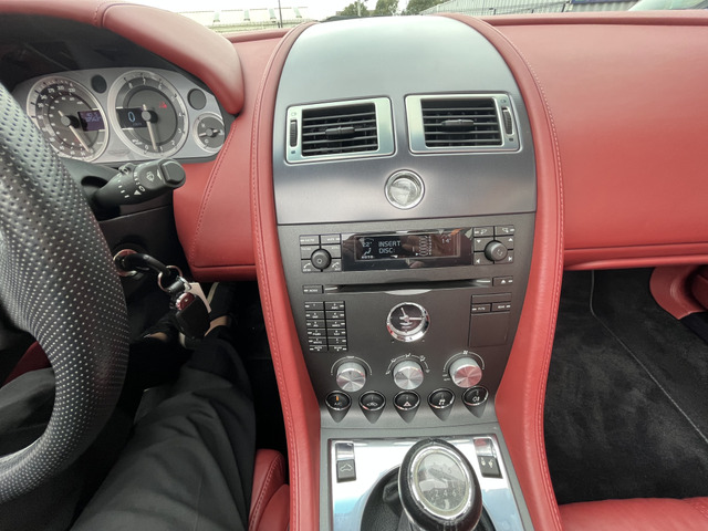 無駄なものがない視認性の高いメーター類に操作性のいいスイッチ類