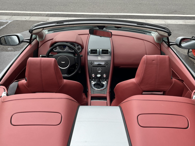 ロードスターの究極と言えるようなデザイン!