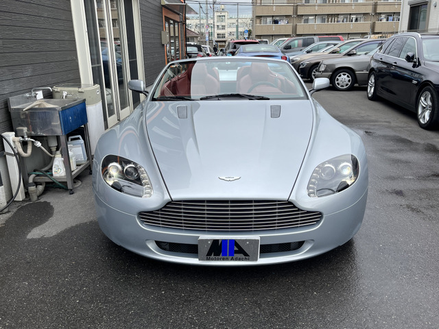 外装の状態は細かな傷や凹みもなく非常に綺麗です。