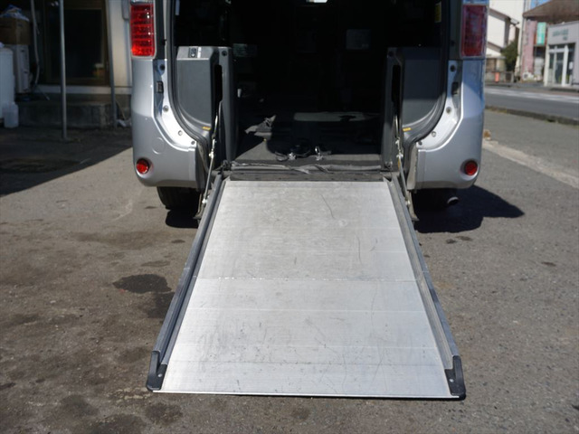 �V�i�o�b�e���[�E���C�p�[�S���E�G���W���I�C���E�I�C���G�������g�E�u���[�L�I�C���������Ĕ[�Ԃ������܂��B