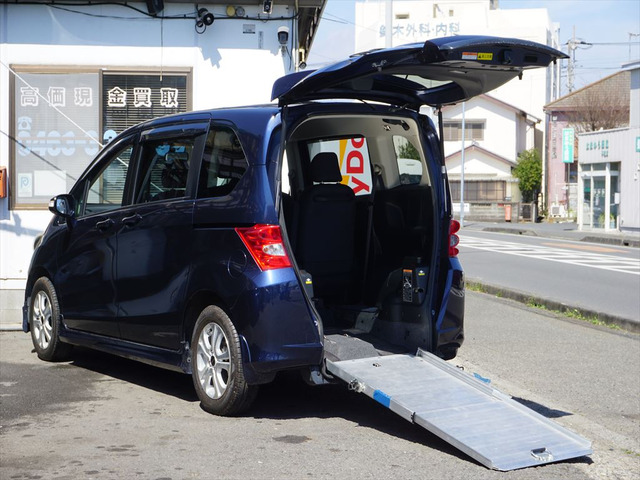 フリード(ホンダ) 福祉車両スローパー車いす1基電動固定装置 中古車画像