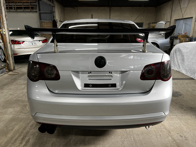 �{�f�B�J���[�̓��t���b�N�X�V���o�[���^���b�N�A�C���e���A�̓u���b�N���U�[�ƂȂ��Ă���܂��B