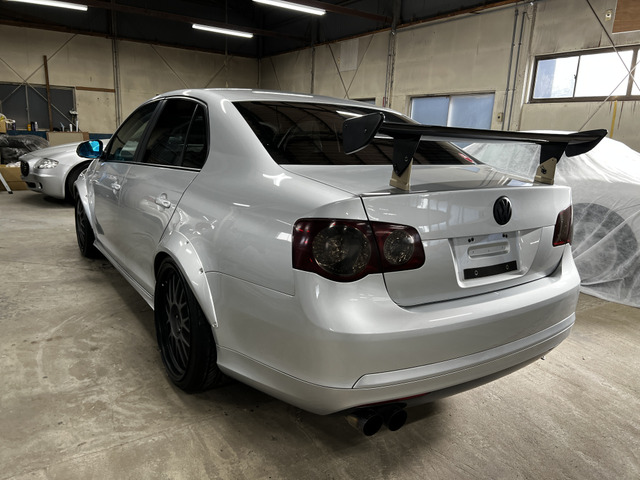 ������̎��q�ɂ�K&W�ԍ����A�ЊO�}�t���[�A�ЊO�A���~�A�ЊO�G�A���p�[�c�A�ǉ����[�^�[�A�O�u���C���^�[�N�[���[���h���X�A�b�v�p�[�c�������������Ă���܂��B