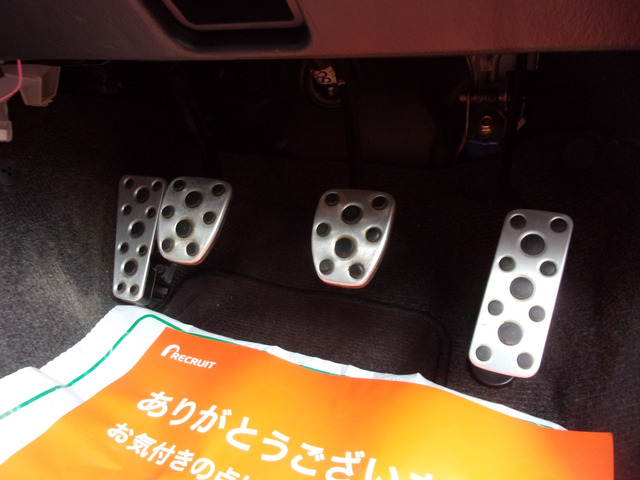 純正アルミフットペダル。