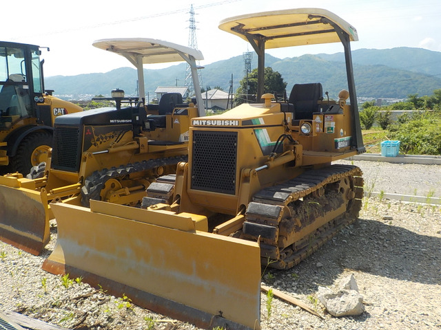 三菱重工業ブルドーザー