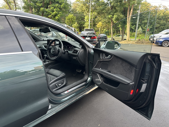 皆さん!お気づきでしたでしょうか??こちらは【ゴットランドグリーンメタリック】というカラーで、被ることもなく、まさに自分だけのS7スポーツバックでより愛情が深まりそうです(≧v≦)