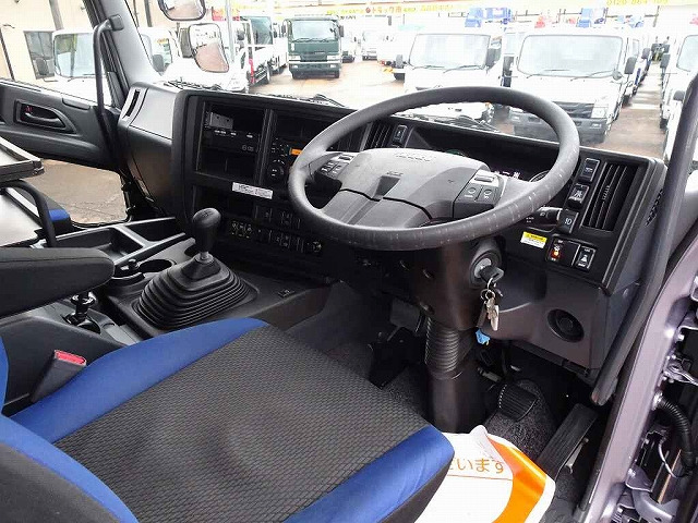 いすゞ ギガ ウィング 13.6t 4軸 総輪エアサス 1089.0万円 平成
