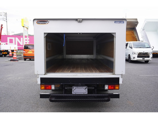 �V�Ԓ����������Ă���܂��B���g�p�̎ԂȂǂ����Ŕ[���������g���b�N����������u���Ă���܂��̂ł������������B