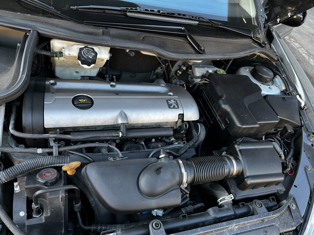 ���ڂ����G���W����2L��4DOHC�Ńt���A��5MT�Ƃ̑g�ݍ��킹�ƂȂ�܂��B