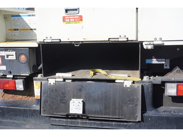 �V�Ԓ����������Ă���܂��B���g�p�̎ԂȂǂ����Ŕ[���������g���b�N����������u���Ă���܂��̂ł������������B