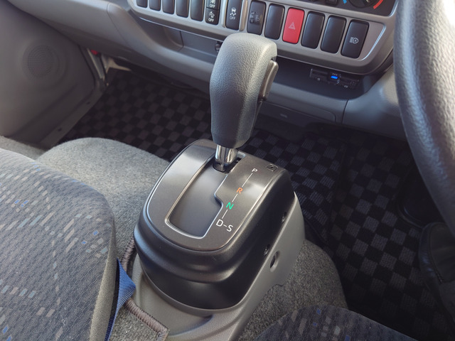 �n��40�N�ȏ�̎��тɂ��Ǝ��̃��[�g���d������s�����ƂŁA�㎿�����[�Y�i�u���ɂ��񋟂����Ă��������܂��B���X�ł͍��N���E�ᑖ�s�Ȃ��Ԃ����C���ɔ̔��������Ă���܂��B