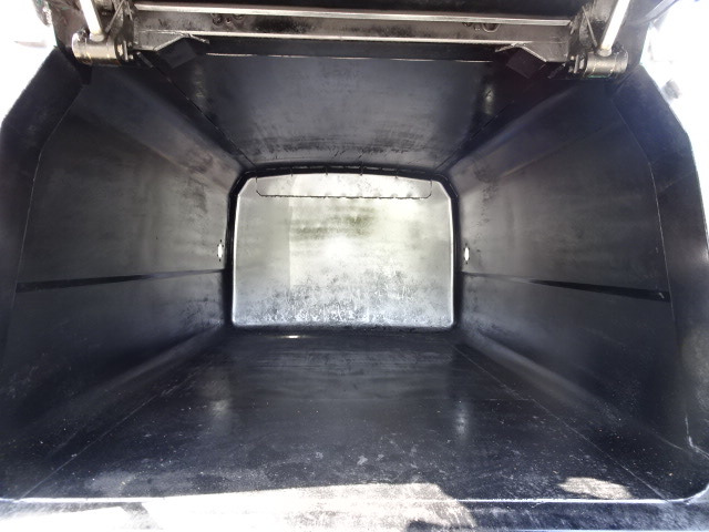 �t�W�}�C�e�B �^��:LP800 ����:412054 �e��:8.0m3 �ύډ׏d���S�ʒu�A�ה����S�ʒu���1.540m �A���ғ��{�^���L��! �p�b�J�[�������ݍ��ݐς݃_���v�r�o�ł��B