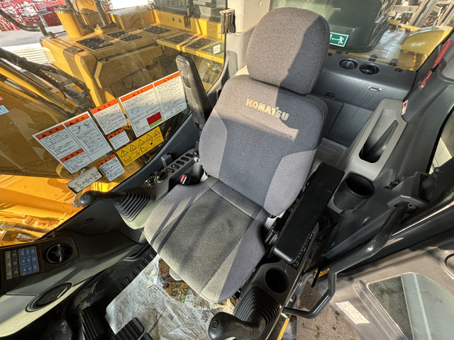 コマツ油圧ショベル