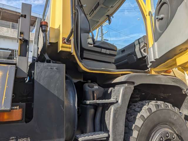 メルセデス・ベンツ ウニモグ U400 左右可変ステアリング 880.0万円