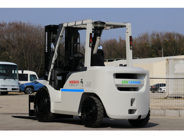 ユニキャリアエンジンタイプ　フォークリフト