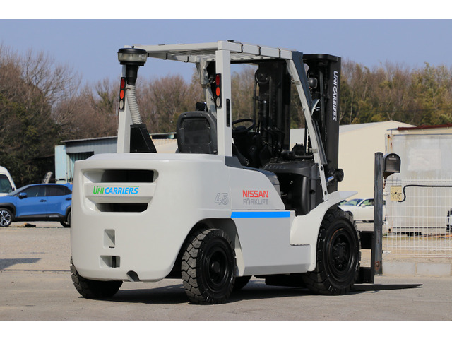 ユニキャリアエンジンタイプ　フォークリフト