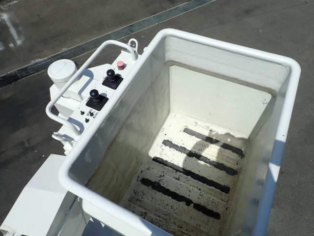 2���ŏ���č�Ƃł��܂��BFRP�o�P�b�g(�ύډ׏d200kg/2��) ��Ə�����:9.7m