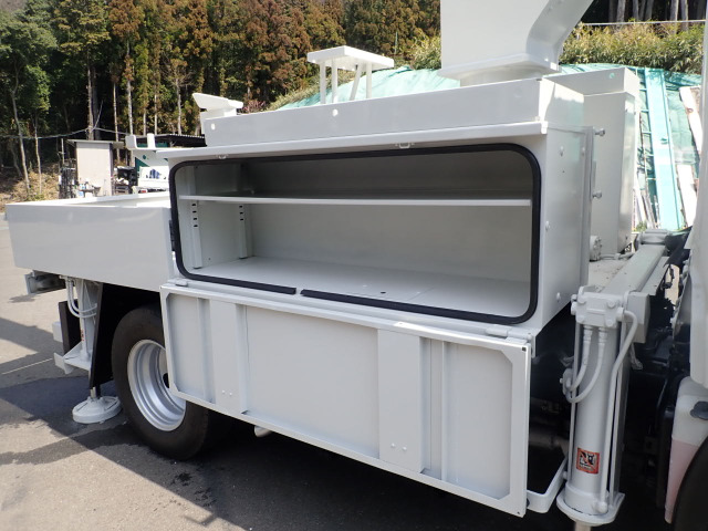 �H��㕔�ɂ́A�g���t���Ă��܂��B�E�H�(1�i/�d�؂肠��)