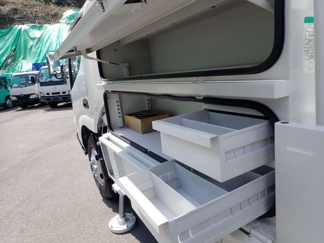 ���̍H��ɂ́A�ׁX�����������[����̂ɕ֗��ȏ������ꂪ2�i�t���Ă��܂��B