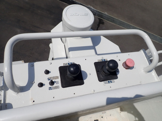 �o�P�b�g�̑��샌�o�[�ɂ̓C�l�[�u���X�C�b�`(�둀��h�~�@�\)���t���Ă��܂��B�Ӑ}���Ȃ����o�[�ւ̐ڐG�ɂ��둀���h�~���܂��B