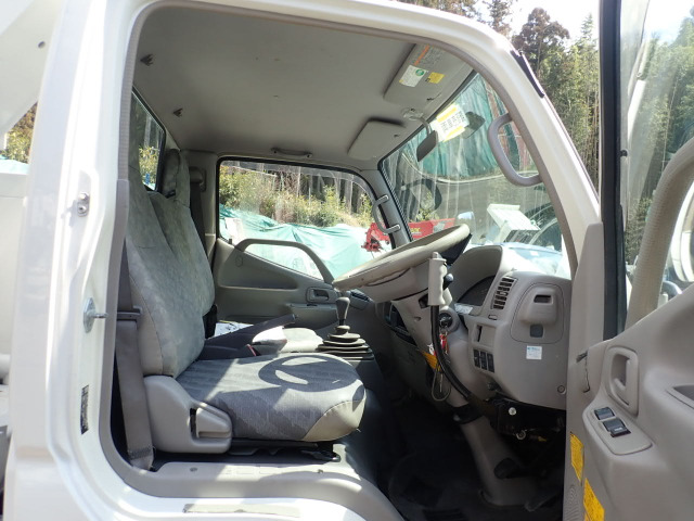 �����^�Ƌ��ŉ^�]�\�ł��B�ԗ��d��:5740kg �ԗ����d��:6405kg