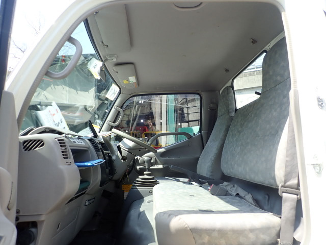 �����͔N�������ł��B�^�]�ȃV�[�g�̔j��C���ς݂ł��B(���Ⴂ)