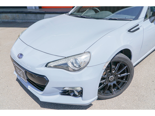スバル BRZ 2.0 R 限定色社外ウイング社外18インチホイール