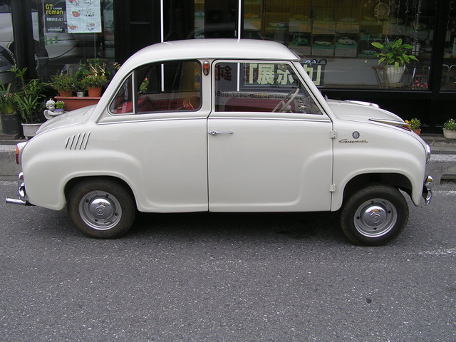 ���А����H����������Ă���A�p�[�c���t�����H���琻��A���h���ȂǁA��т��Ă��q�l�̂킪�܂܂����������Ă���܂��B