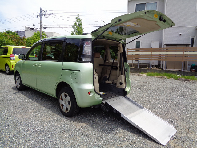 シエンタ(トヨタ) 1.5 X ウェルキャブ スロープタイプ タイプI 電動固定装置付 中古車画像