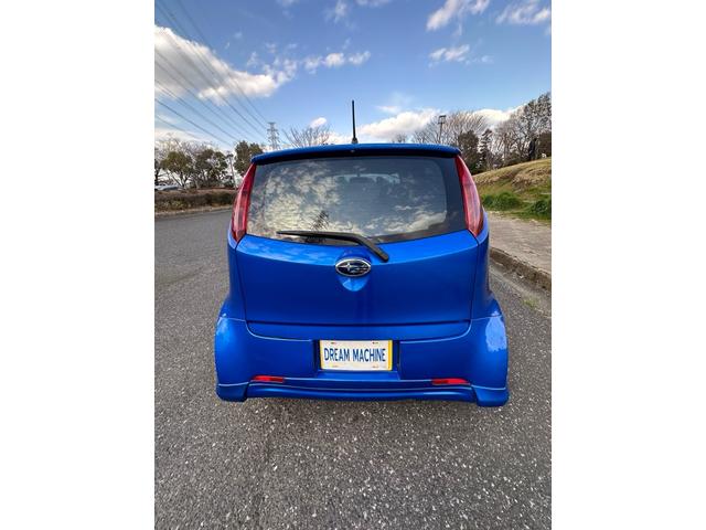 �ʏ�y�����Ԃ⏬�^�����Ԃɂ͒���3�C���G���W�����������ڂ���Ă��钆�ŁA ����4�C���G���W���Ƃ������ʎԂɑ������ڂ��� �G���W�����ڂ��ĕ��ʎԓ����̑��s���\������!