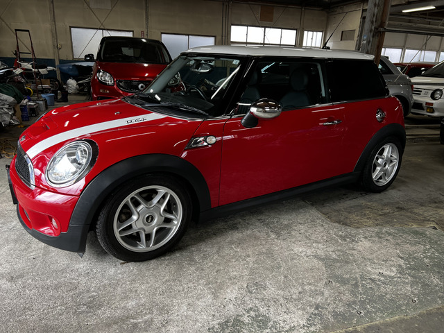 ETC�ԍڊ�A�ЊO�i�r�A�n�f�WTV�AGPS���[�_�[�A�{�v���V�[�g�J�o�[���������Ă���܂��B