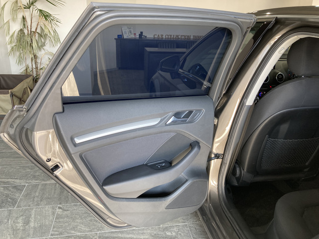 �����㕔���ȃh�A��