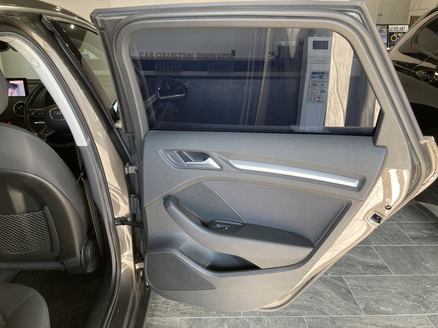 �E���㕔���ȃh�A��