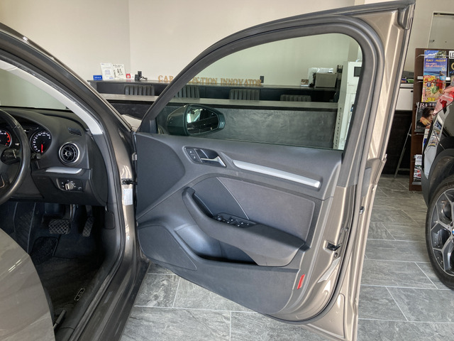 �^�]�ȃh�A��