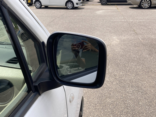 �y�x�����z���i�X�z���Ԃ������������܂��āA���ɗL�������܂��B�݌Ɏԗ��ɂȂ�܂��̂ŁA���񂲓s���̋X�������ɁA���ɗ��ĉ������B���X�\��������ƁA���ē����X���[�Y�ł��B