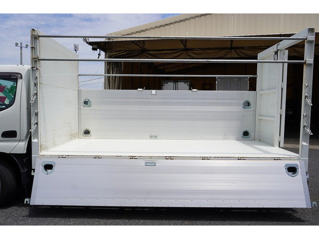 �V�Ԓ����������Ă���܂��B���g�p�̎ԂȂǂ����Ŕ[���������g���b�N����������u���Ă���܂��̂ł������������B